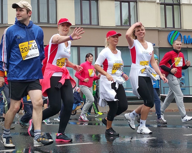 Rīga skrien tautas klases 5km un 10km «Lattelecom Rīgas maratons 2015» distances 149557