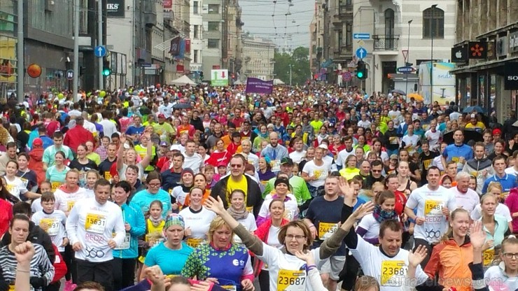 Rīga skrien tautas klases 5km un 10km «Lattelecom Rīgas maratons 2015» distances 149563