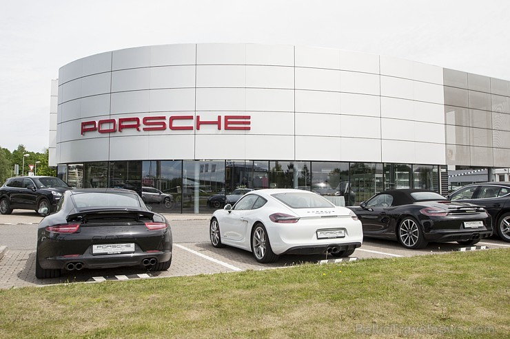 Travelnews.lv redakcija 29.05.2015 izbrauc nelielu Pierīgas maršrutu ar sportisko Porsche Cayman GTS no Porsche.lv 150294