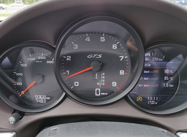 Porsche Cayman GTS ar 340 zirgspēkiem līdz 100 km/h ieskrienas par 4.8 sekundēm un maksimālais ātrums 283 km/h 150300