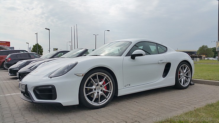 Travelnews.lv redakcija 29.05.2015 izbrauc nelielu Pierīgas maršrutu ar sportisko Porsche Cayman GTS no Porsche.lv 150303