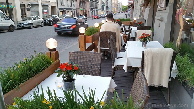 Travelnews.lv redakcija 25.05.2015 apciemo Rīgas restorānu «Steiku Haoss» Tērbatas ielā - www.SteikuHaoss.lv 150337