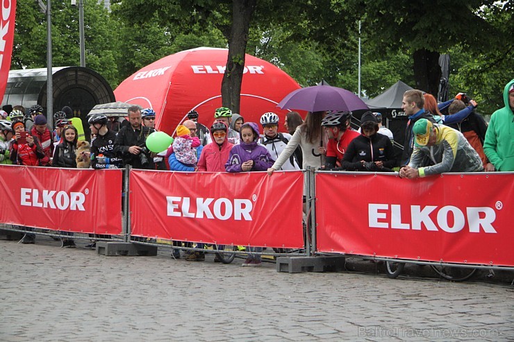Galvaspilsētā tūkstošiem velosipēdistu dodas «Elkor Rīgas velomaratons 2015» distancē 150397
