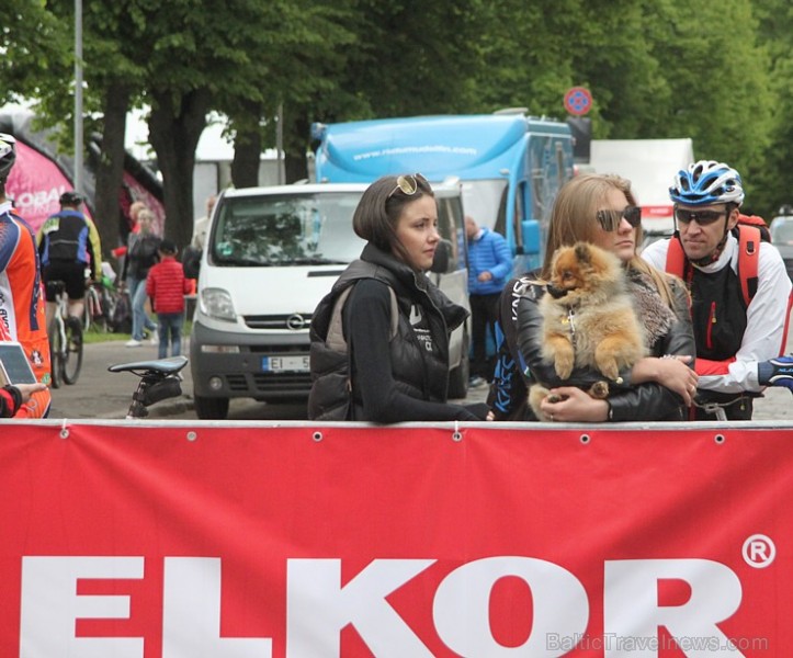 Galvaspilsētā tūkstošiem velosipēdistu dodas «Elkor Rīgas velomaratons 2015» distancē 150399