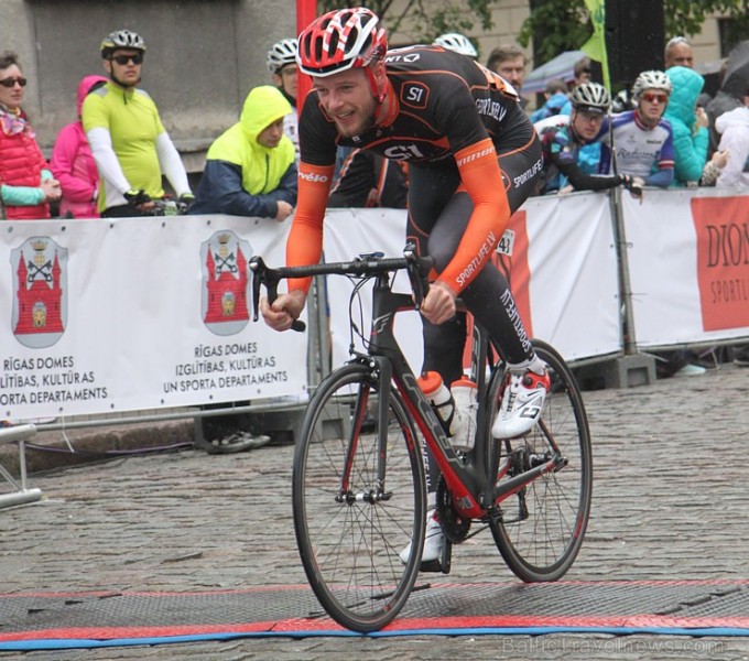 Galvaspilsētā tūkstošiem velosipēdistu dodas «Elkor Rīgas velomaratons 2015» distancē 150405