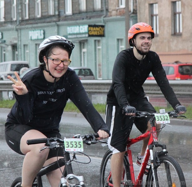 Galvaspilsētā tūkstošiem velosipēdistu dodas «Elkor Rīgas velomaratons 2015» distancē 150412