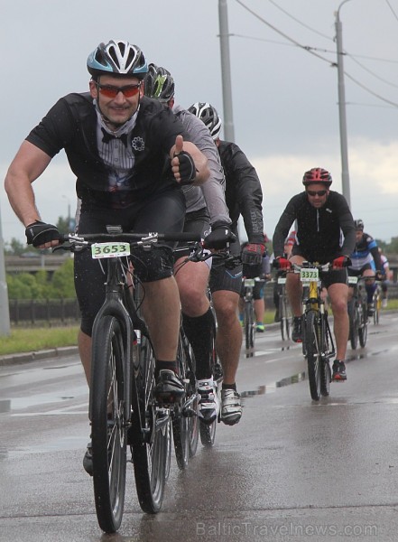Galvaspilsētā tūkstošiem velosipēdistu dodas «Elkor Rīgas velomaratons 2015» distancē 150414