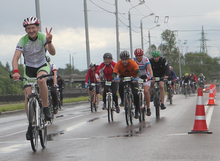 Galvaspilsētā tūkstošiem velosipēdistu dodas «Elkor Rīgas velomaratons 2015» distancē 150417