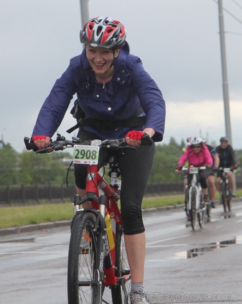 Galvaspilsētā tūkstošiem velosipēdistu dodas «Elkor Rīgas velomaratons 2015» distancē 150418
