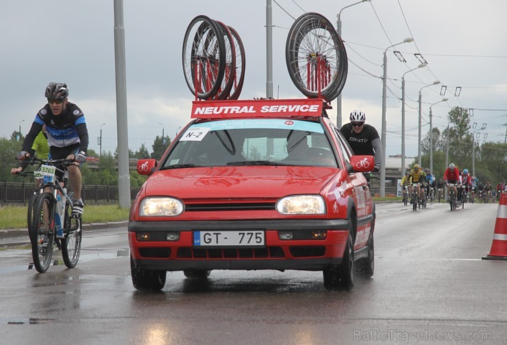 Galvaspilsētā tūkstošiem velosipēdistu dodas «Elkor Rīgas velomaratons 2015» distancē 150419