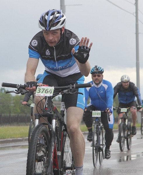 Galvaspilsētā tūkstošiem velosipēdistu dodas «Elkor Rīgas velomaratons 2015» distancē 150420