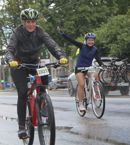 Galvaspilsētā tūkstošiem velosipēdistu dodas «Elkor Rīgas velomaratons 2015» distancē 150428