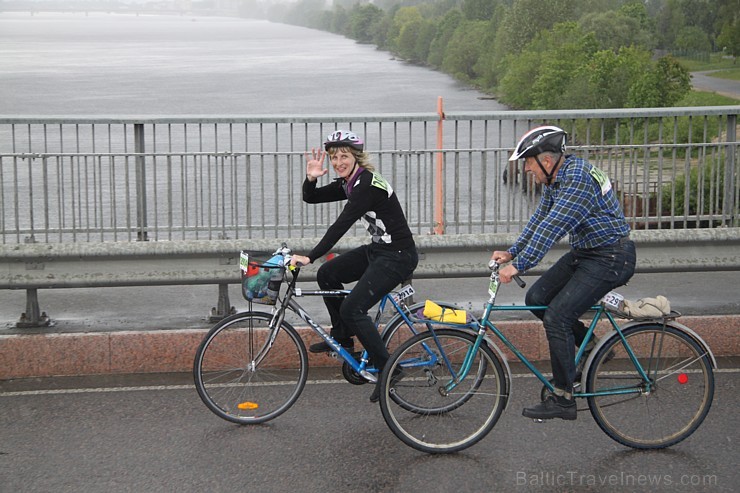 Galvaspilsētā tūkstošiem velosipēdistu dodas «Elkor Rīgas velomaratons 2015» distancē 150450