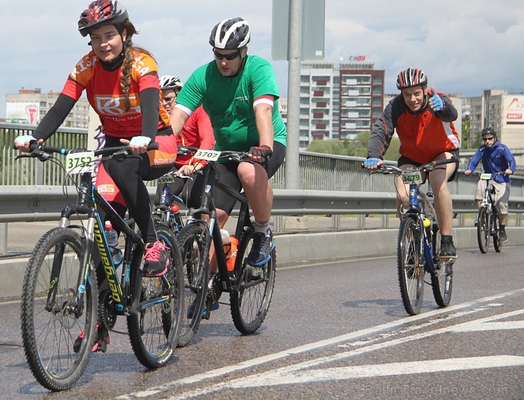 Galvaspilsētā tūkstošiem velosipēdistu dodas «Elkor Rīgas velomaratons 2015» distancē 150453