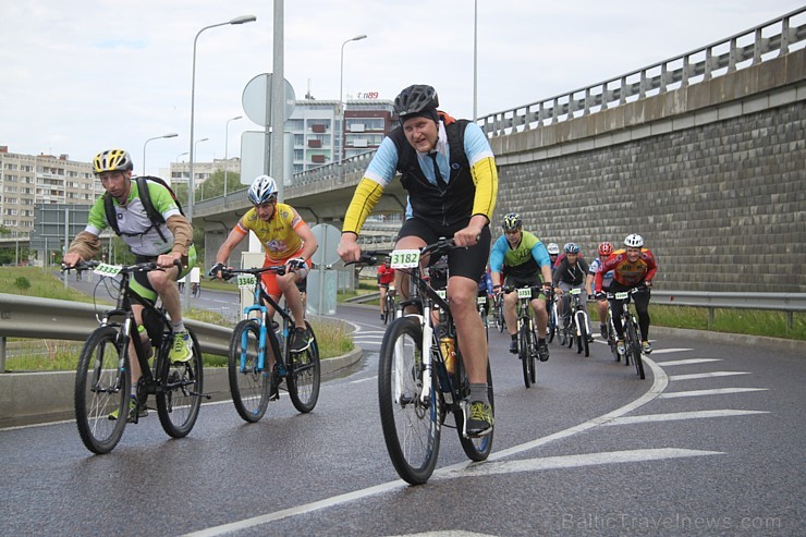 Galvaspilsētā tūkstošiem velosipēdistu dodas «Elkor Rīgas velomaratons 2015» distancē 150455