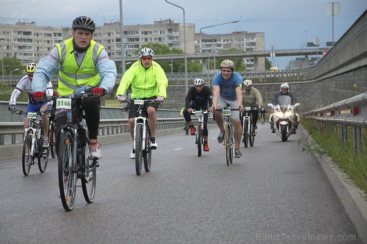 Galvaspilsētā tūkstošiem velosipēdistu dodas «Elkor Rīgas velomaratons 2015» distancē 150459