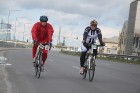 Galvaspilsētā tūkstošiem velosipēdistu dodas «Elkor Rīgas velomaratons 2015» distancē 8