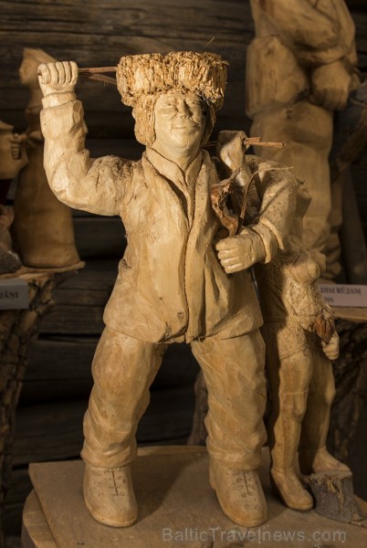Mazsalacas novada muzej apskatāma unikāla Valtera Hirtes koka skulptūru ekspozīcija 150556