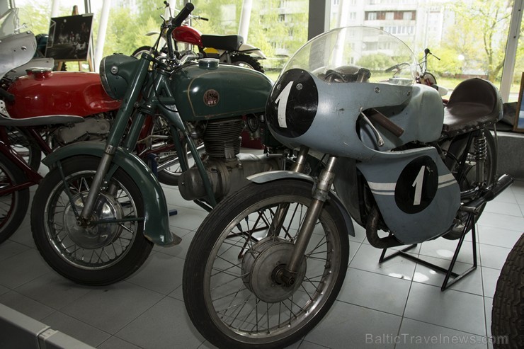 Biķernieku kompleksās sporta bāzes administrācijas ēkā aplūkojama motoru sporta kolekcija 150827