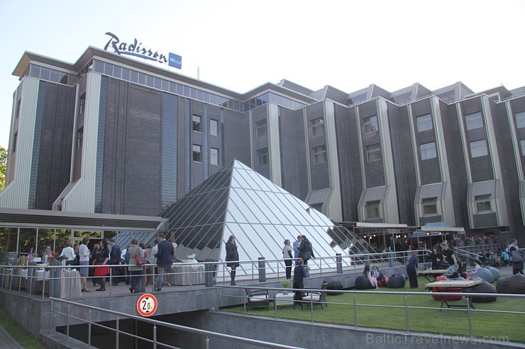 Rīgas restorāns «Piramīda» 4.06.2015 atklāj vasaras terasi un svin 5 gadu piederību «Radisson Blu» 151109