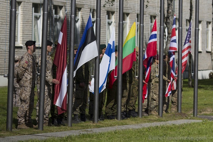 Ādažu poligonā svinīgi atklāj Baltijā vērienīgākās militārās mācības «SABER STRIKE 2015» 151163