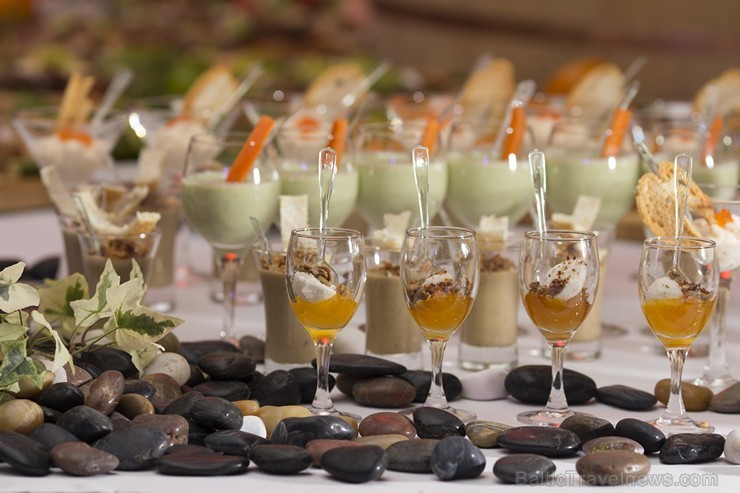 Desmit gadu laikā «Hotel Jūrmala Spa» ir kļuvusi par atpazīstamu konferenču centru un iemīļotu SPA viesnīcu ne tikai vietējai Latvijas publikai Desmit gadu laikā «Hotel Jūrmala Spa» ir kļuvusi par atpazīstamu konferenču centru un iemīļotu SPA viesnīcu ne tikai vietējai Latvijas publikai 151507