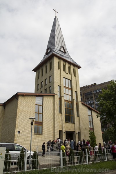 Rīgā iesvēta jaunu katoļu baznīcu 151759