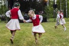 Dikļu pils dārzā ar dziesmām, dejām, rotaļām un Jāņu ugunskuru atklāj Kocēnu novada svētkus 25