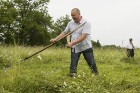 Āsteres pļaušanas svētki pulcē apkārtnes labākos un ātrākos pļāvējus 35