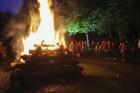 Jāņu nakts svinības Dzegužkalnā pulcē tradicionālās Jāņu svinēšanas piekritējus 44