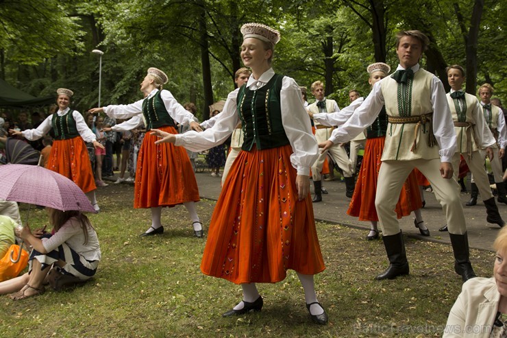 Viesturdārzā ieskandina XI Latvijas skolu jaunatnes dziesmu un deju svētkus 153195