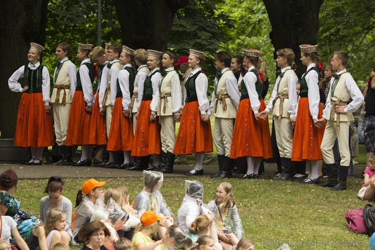 Viesturdārzā ieskandina XI Latvijas skolu jaunatnes dziesmu un deju svētkus 153203