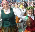 Daugavas stadionā ir grandiozi noslēdzies deju lielkoncerts «Līdz varavīksnei tikt» 93