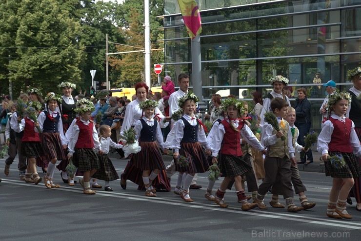 XI Latvijas skolu jaunatnes dziesmu un deju svētku gājiens - atrodi savu kolektīvu (4.daļa) 154249