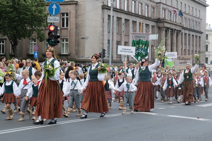 XI Latvijas skolu jaunatnes dziesmu un deju svētku gājiens - atrodi savu kolektīvu (5.daļa) 154344