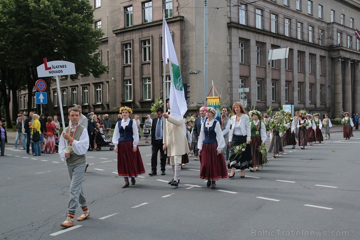 XI Latvijas skolu jaunatnes dziesmu un deju svētku gājiens - atrodi savu kolektīvu (6.daļa) 154438