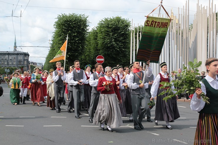 XI Latvijas skolu jaunatnes dziesmu un deju svētku gājiens - atrodi savu kolektīvu (8.daļa) 154634