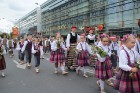 XI Latvijas skolu jaunatnes dziesmu un deju svētku gājiens - atrodi savu kolektīvu 11.daļa) 85