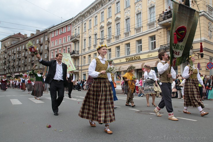 XI Latvijas skolu jaunatnes dziesmu un deju svētku gājiens - atrodi savu kolektīvu (12.daļa) 155094
