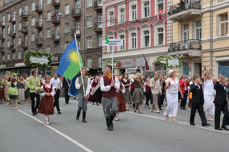 XI Latvijas skolu jaunatnes dziesmu un deju svētku gājiens - atrodi savu kolektīvu (13.daļa) 155218