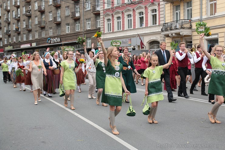 XI Latvijas skolu jaunatnes dziesmu un deju svētku gājiens - atrodi savu kolektīvu (13.daļa) 155221