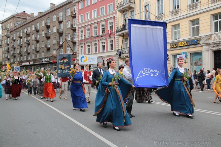 XI Latvijas skolu jaunatnes dziesmu un deju svētku gājiens - atrodi savu kolektīvu (13.daļa) 155228