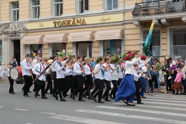 XI Latvijas skolu jaunatnes dziesmu un deju svētku gājiens - atrodi savu kolektīvu (14.daļa) 155311