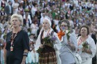 XI Latvijas skolu jaunatnes dziesmu un deju svētku noslēguma koncerts uzlādē latvisko garu 8