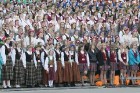 XI Latvijas skolu jaunatnes dziesmu un deju svētku noslēguma koncerts uzlādē latvisko garu 25