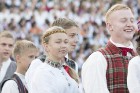XI Latvijas skolu jaunatnes dziesmu un deju svētku noslēguma koncerts uzlādē latvisko garu 37