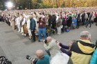 XI Latvijas skolu jaunatnes dziesmu un deju svētku noslēguma koncerts uzlādē latvisko garu 76