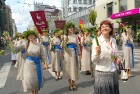 Travelnews.lv uzķer fotomirkļus skolu jaunatnes dziesmu un deju svētku gājienā 26