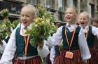 Travelnews.lv uzķer fotomirkļus skolu jaunatnes dziesmu un deju svētku gājienā 28