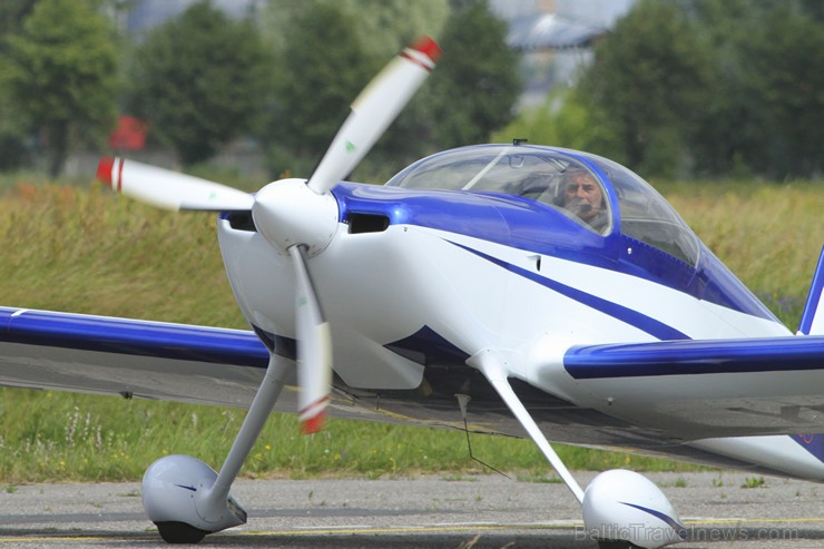 Starptautiskais aviācijas salidojums «Riga Fly-In 2015» pulcē aviācijas interesentus 155617